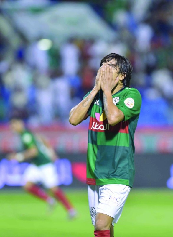 الهلال فوق الخيال.. صدارة وجمال