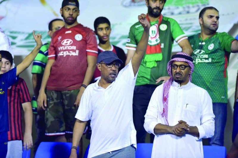 الهلال فوق الخيال.. صدارة وجمال