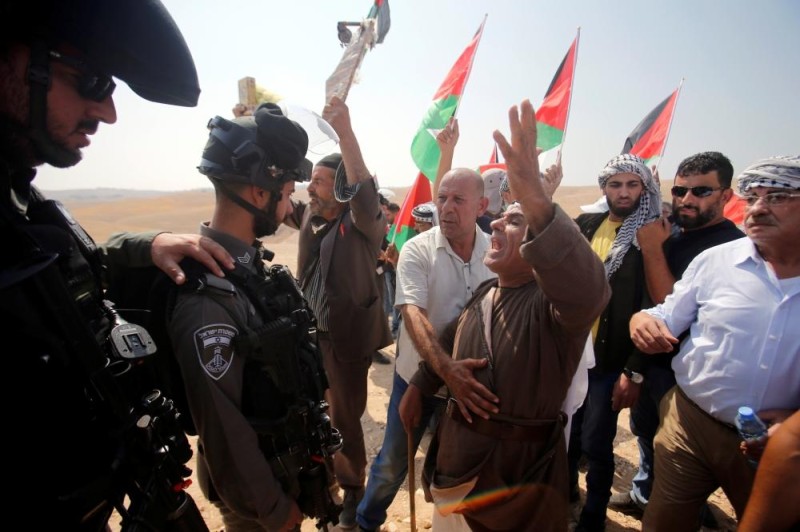جيش الاحتلال يعتقل 3 فلسطينيين