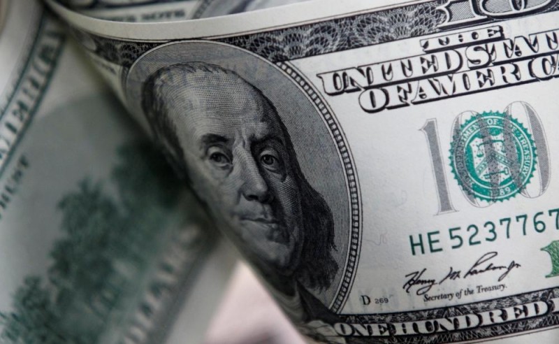 الدولار يتعافى بعد التراجع عن مساءلة ترامب