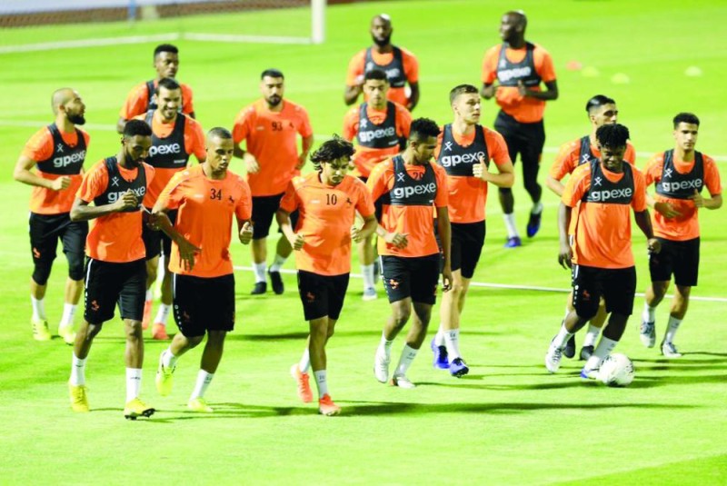 «الكوماندوز» يصارع على 3 جبهات