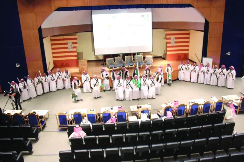 «السعودية 89.. مسيرة إنجاز وعطاء» في أدبي الأحساء