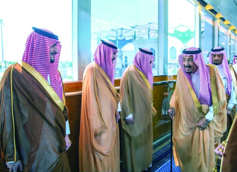 خادم الحرمين يصل إلى الرياض قادما من جدة