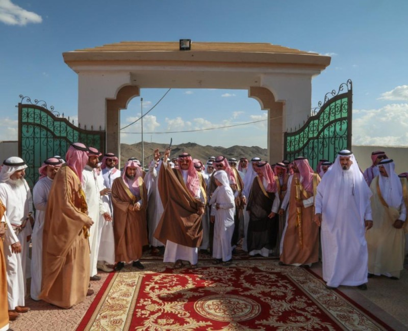 استمر 20 عاماً.. أمير عسير ينهي خلافاً بين أسرتين