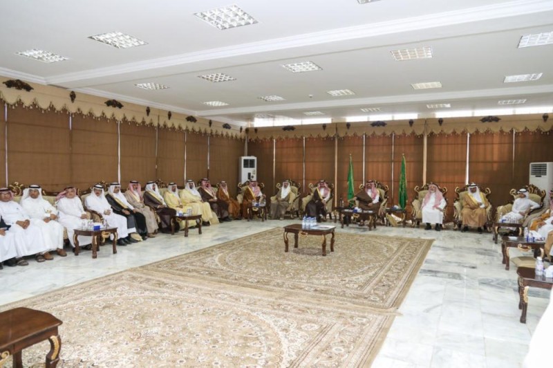 استمر 20 عاماً.. أمير عسير ينهي خلافاً بين أسرتين