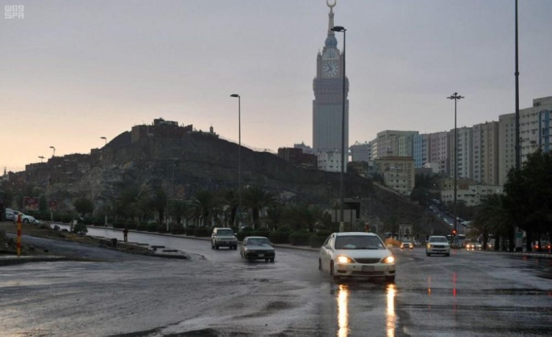 «الأرصاد» تنبه من 9 ساعات أمطار ورياح على «مكة»