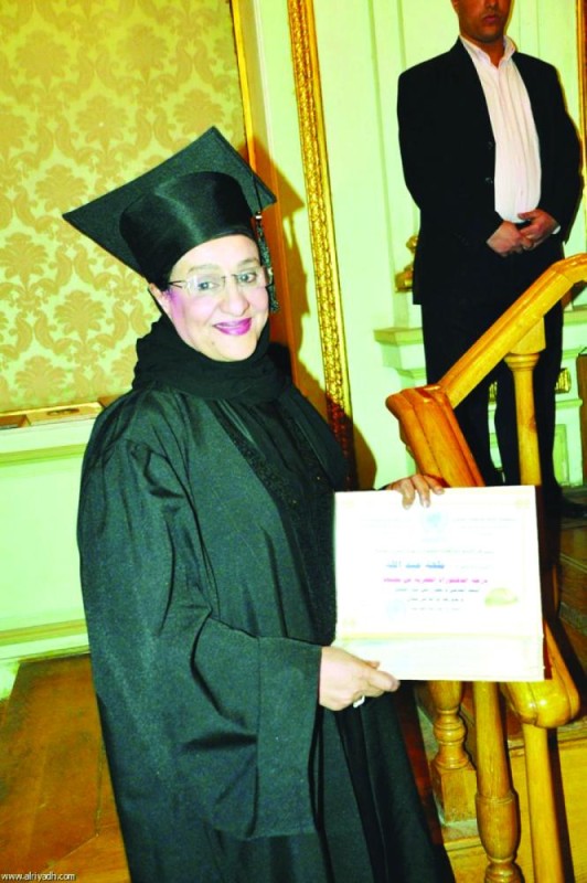 عميدة المسرح السعودي: تكريمي من بلدي «تاج فوق رأسي»