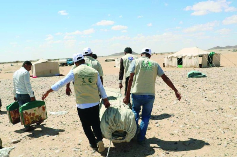 توزيع مساعدات إيوائية سعودية لمتضرري سيول حضرموت