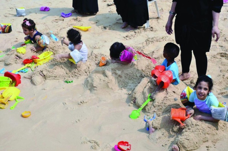 الرمال تحسن «نفسية» الأطفال ذوي الإعاقة