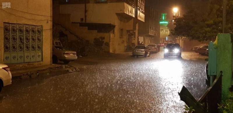 مدني مكة يحذر من التقلبات الجوية