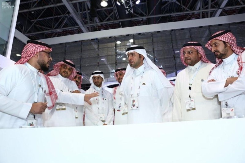 وزير الإسكان يتفقد جناح «يسّر» بجايتكس دبي