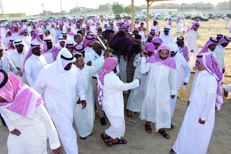 تشييع جنازة عبدالله الشريدة وسط غفير من الرياضيين وأهالي الخبر