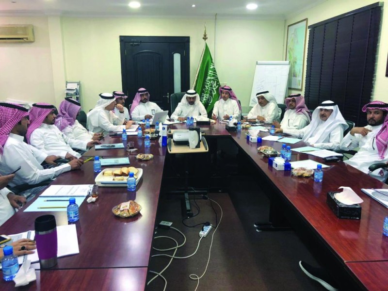 تطوير سوق «واقف» ومعالجة الحفريات بالشوارع