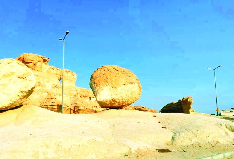 الصخرة العجيبة في «تويثير».. 50 عاما من الصمود