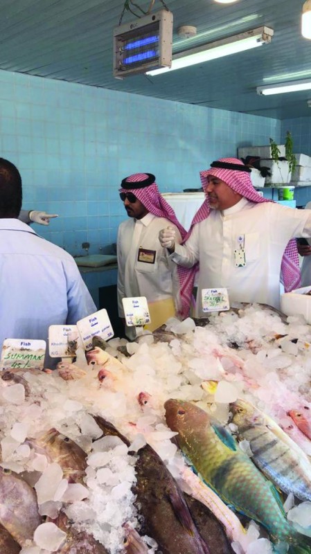 ‪لحوم أبقار وأغنام غير صالحة للاستهلاك بالجبيل