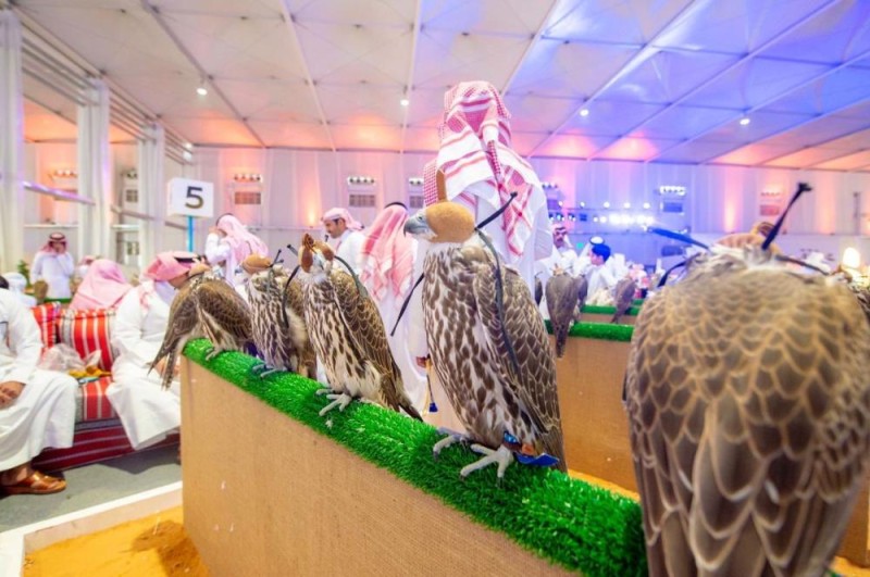 أول يومان.. مبيعات بـ 3 ملايين في معرض الصقور