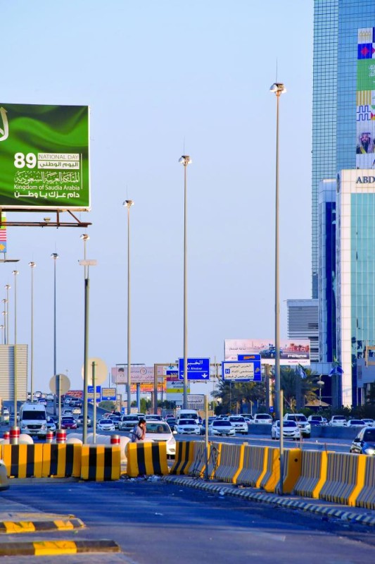 «ساعة فلكية» لإنهاء خلل إنارة الطرقات