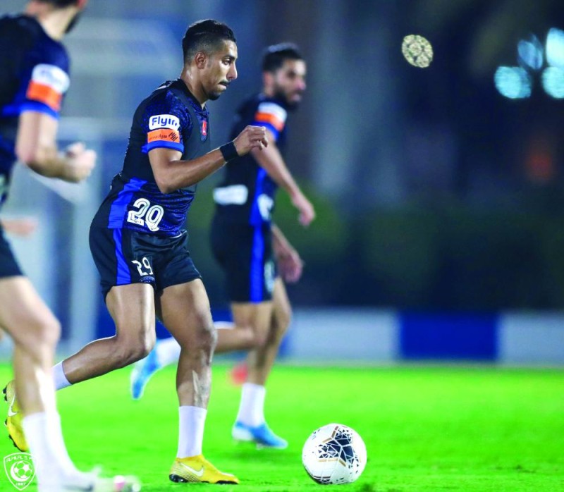 الهلال يستعيد سالم ونواف ويخسر خربين