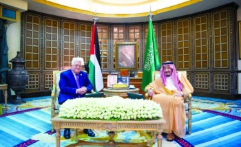 الملك يبحث مع «عباس» مستجدات الساحة الفلسطينية