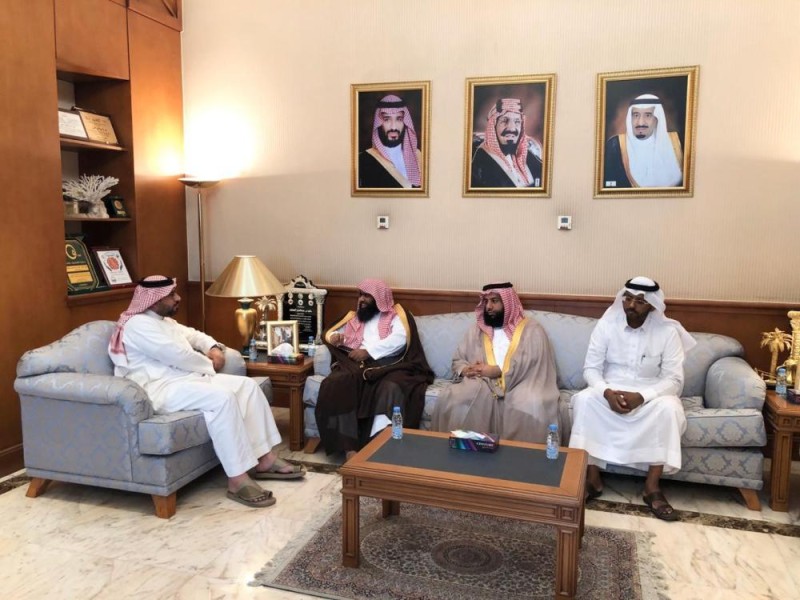 محافظ القطيف يطلع على برنامج 