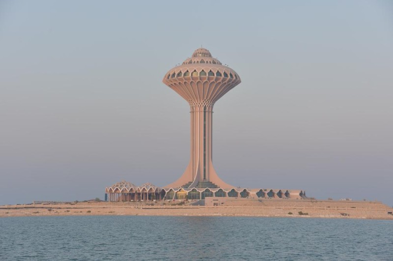 بالصور.. مراحل العمل في سنوات مختلفة ببرج الخبر