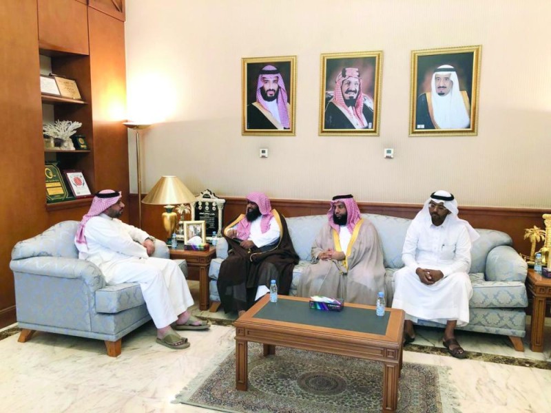 محافظ القطيف يطلع على حملة «حصين»