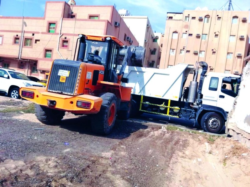 رفع 2414 مترا مكعبا من الأنقاض والمخلفات بالجبيل