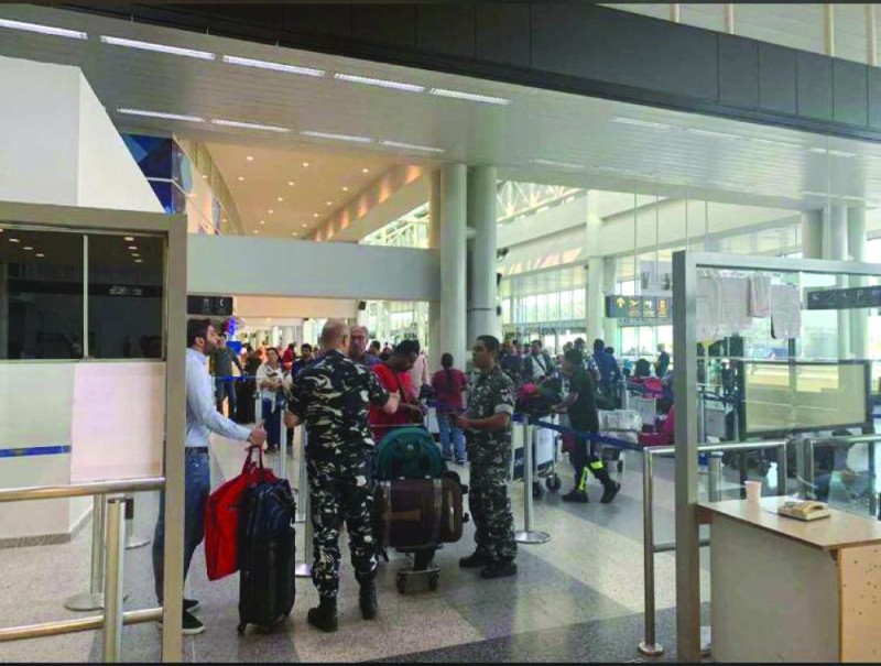 إجلاء 880 مواطنا من لبنان