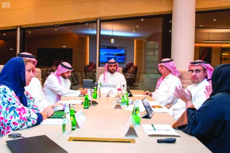 وزير الثقافة يعتمد خطة الفنون التقليدية بالمجمع الملكي