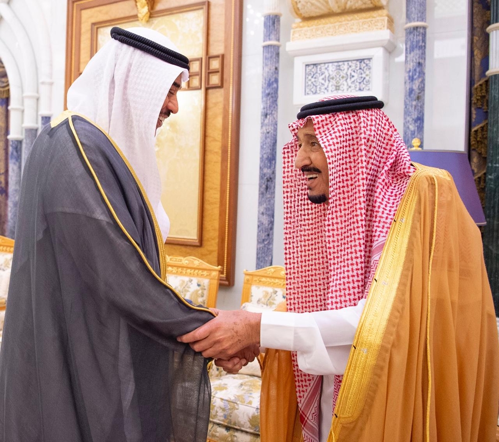 خادم الحرمين الشريفين يتسلم رسالة من أمير الكويت