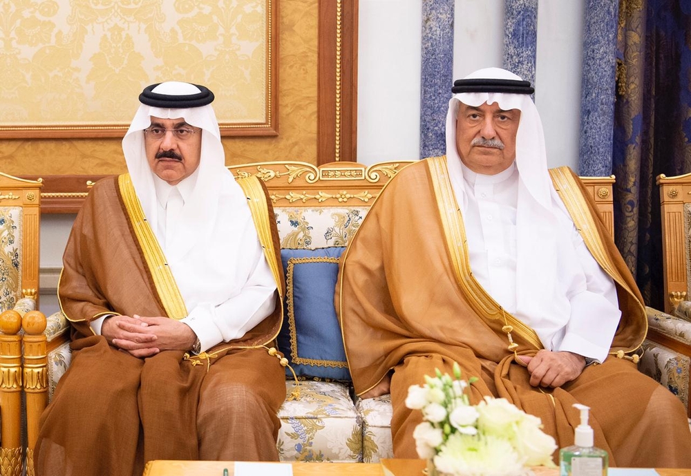 خادم الحرمين الشريفين يتسلم رسالة من أمير الكويت