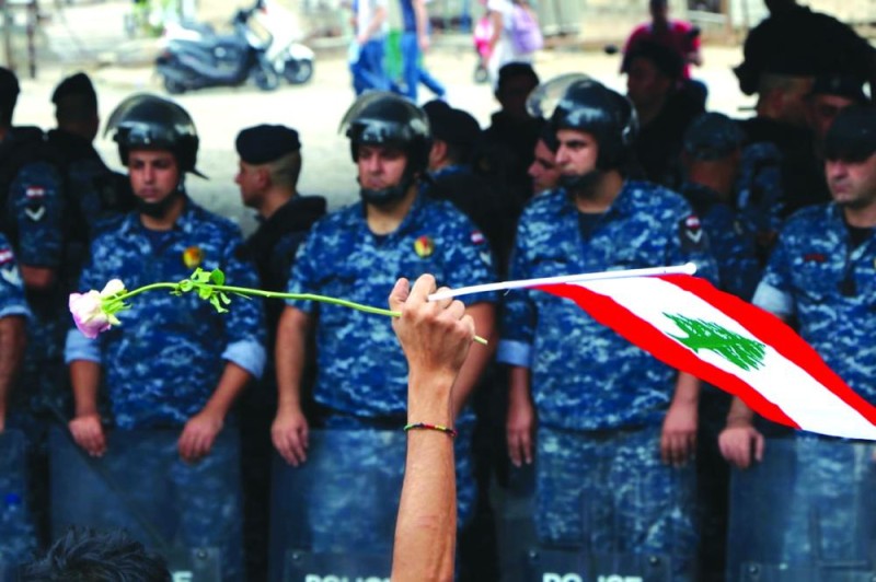 مليونية لبنانية تتحدى «نصرالله»
