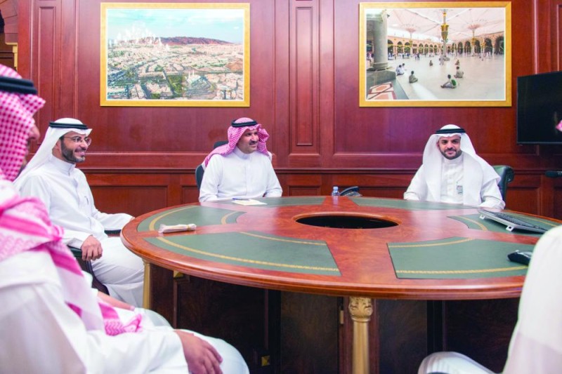 أمير المدينة: تمكين الشباب والشابات من الميزة التنافسية