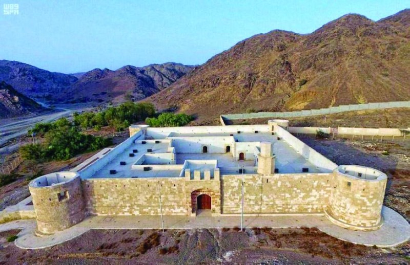«الزريب».. أجمل القلاع فوق مرتفعات جبال الوجه