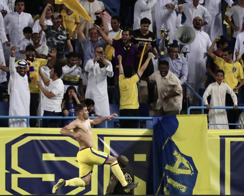 حمدالله يقود النصر لفوز مثير على الهلال