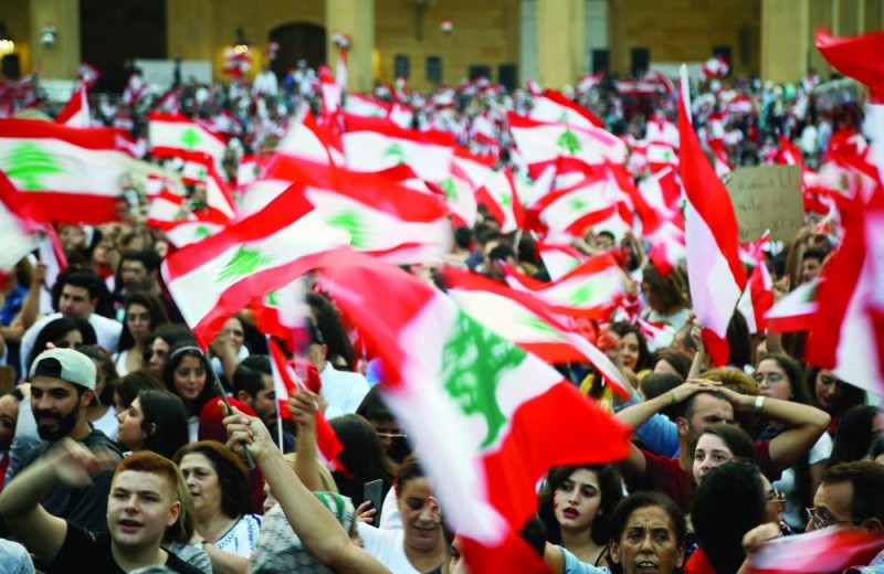 المحتجون يدعون لإضراب عام في لبنان