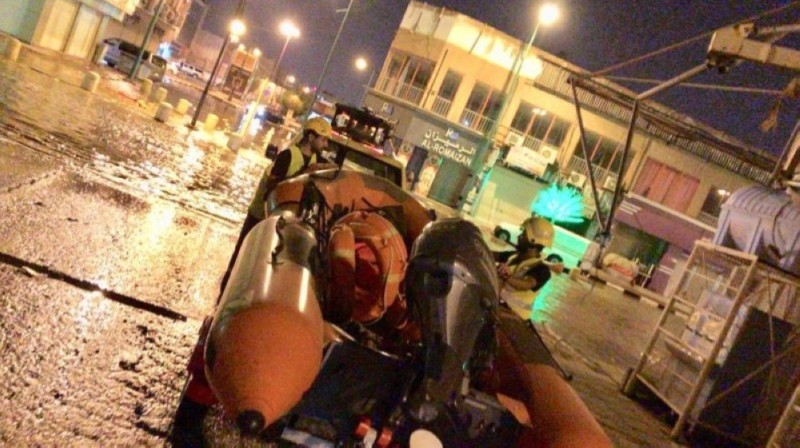 إنقاذ 4 حالات احتجاز في أمطار حفر الباطن