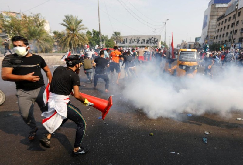 بغداد.. إطلاق الغاز على المظاهرات الطلابية 