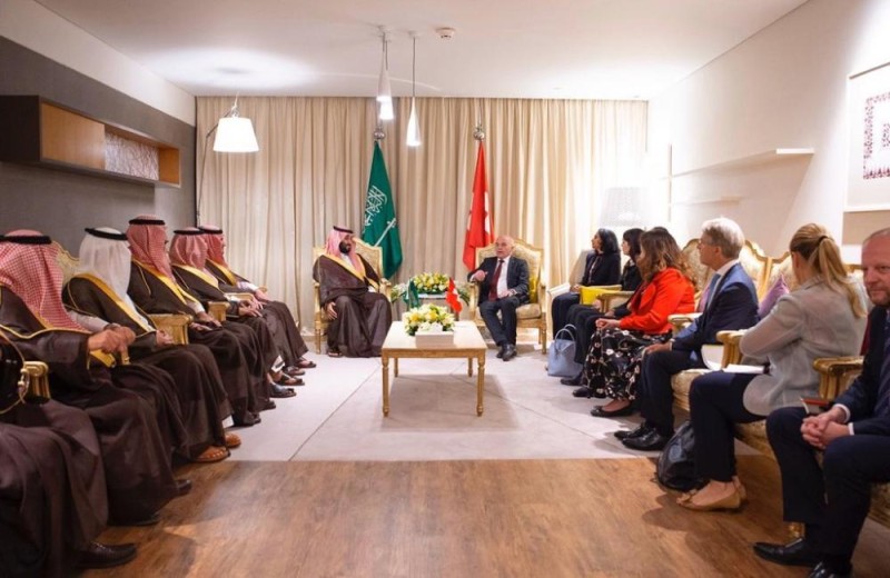 ولي العهد يعقد اجتماعاً مع رئيس الاتحاد السويسري
