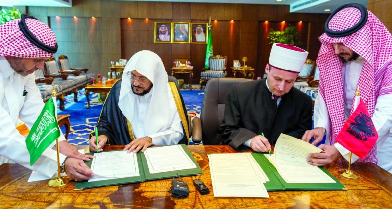 تفاهم في العمل الإسلامي المشترك مع ألبانيا