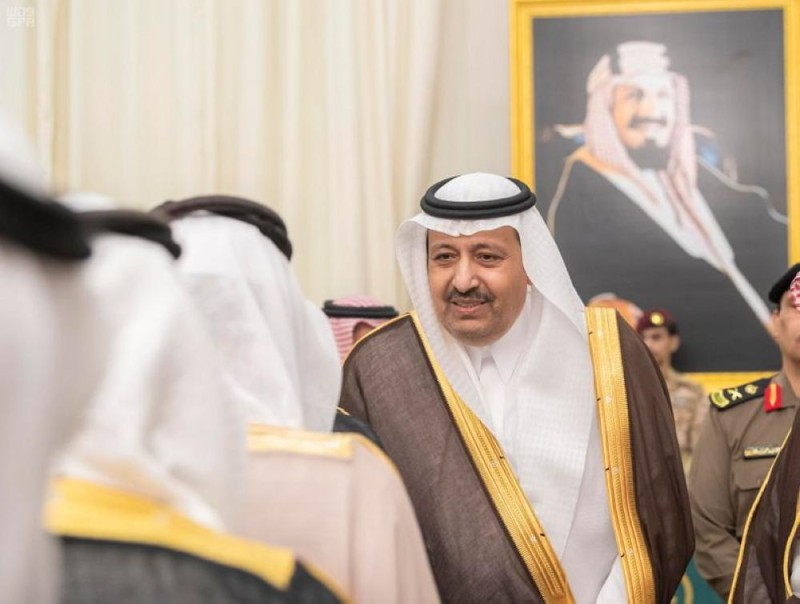أمير الباحة يكرّم أسر شهداء الواجب