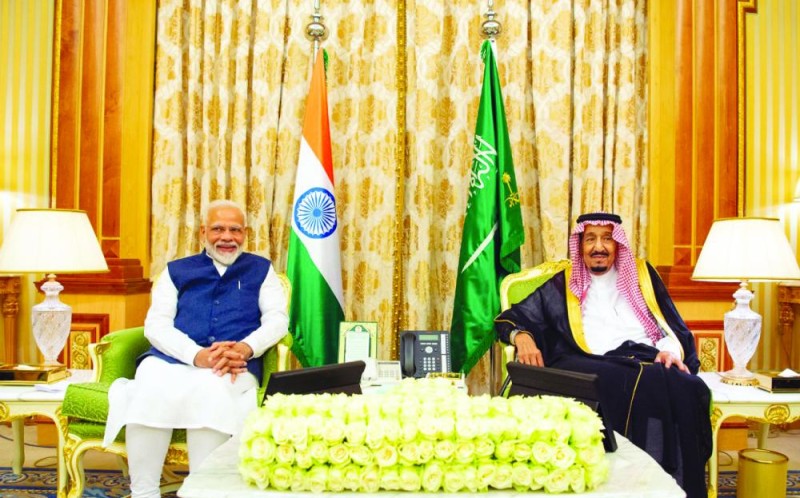 الملك يستعرض آفاق التعاون مع رئيس وزراء الهند