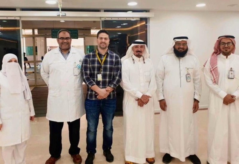 سبعيني يستعيد السمع بعد 50 عامًا من الإصابة