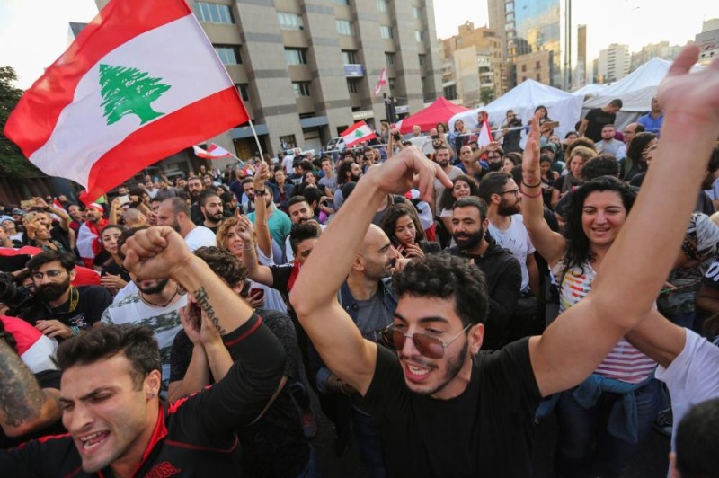 لبنان .. الحياة تعود لطبيعتها وفتح الاوتوستراد