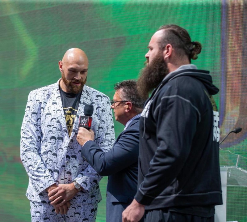 أبطال WWE على موعد غداً في الرياض