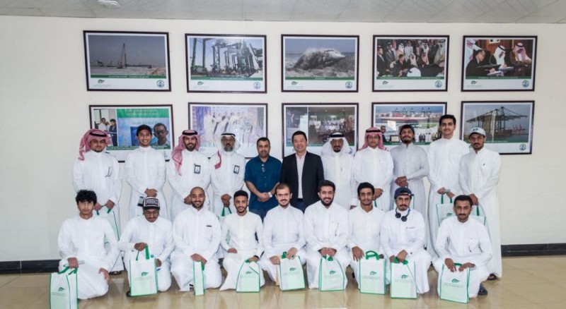 طلاب جامعة البترول يطلعون على آلية العمل بميناء الدمام