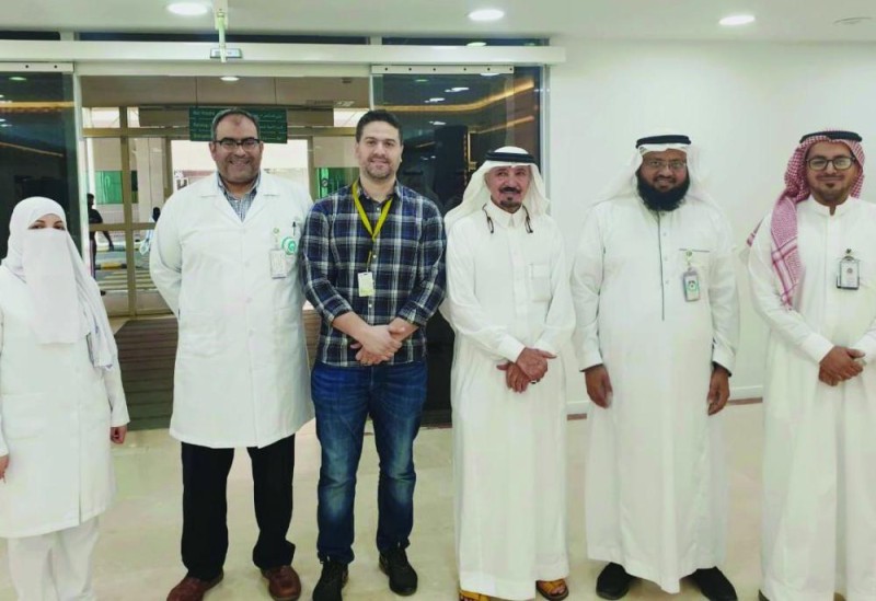 فريق طبي ينجح في إعادة السمع لـ «سبعيني» بمكة