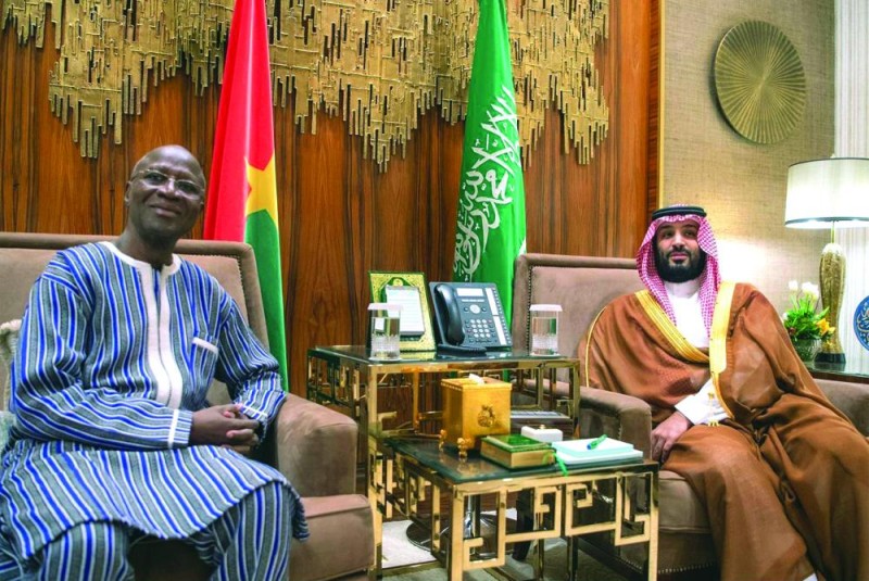 ولي العهد يستعرض العلاقات مع رئيس وزراء بوركينافاسو