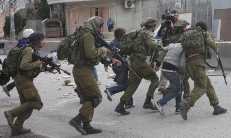 قوات الاحتلال تعتقل 3 فلسطينيين من مخيم عايدة