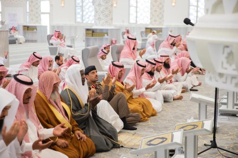 أهالي حفر الباطن يؤدون صلاة الاستسقاء 